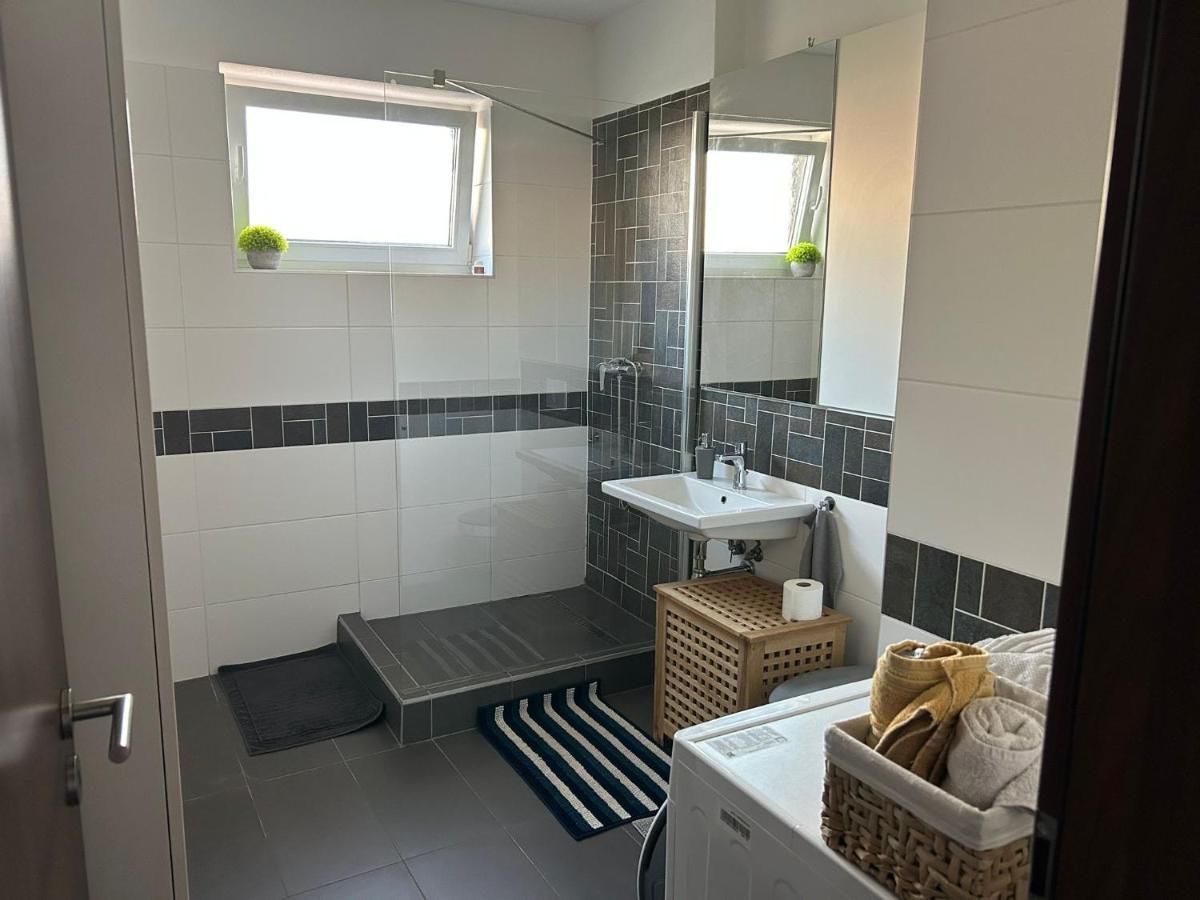 Apartman "Dunaj" Private Parking - Klimatizacia Samorin Exterior foto